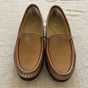 Simplify - SAS Tri-Pad Comfort Foot Bed Metallic Bronze Slip On Loafer Shoe